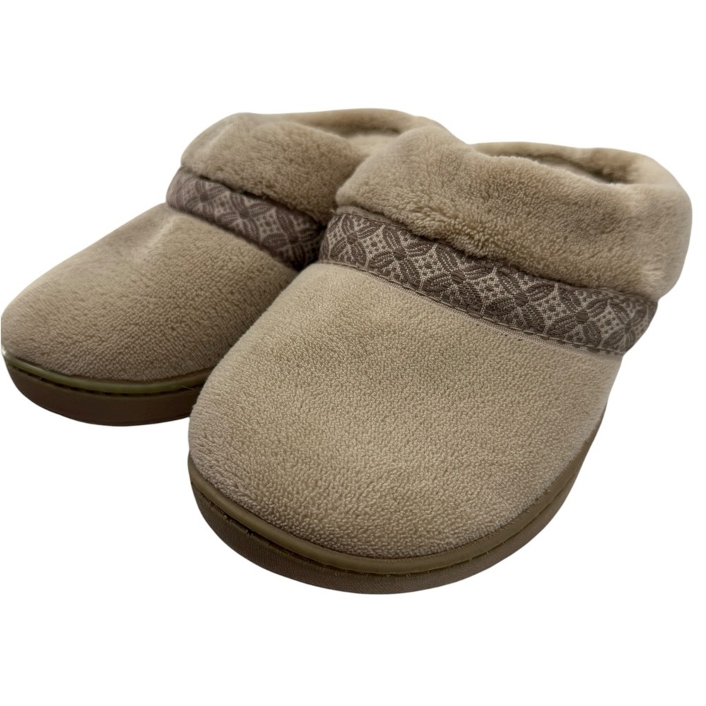 Isotoner Women’s Beige Size 7.5–8 Machine Washable Memory Foam Cozy Slippers